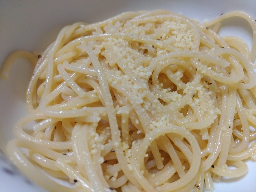 粉チーズと黒胡椒のパスタ